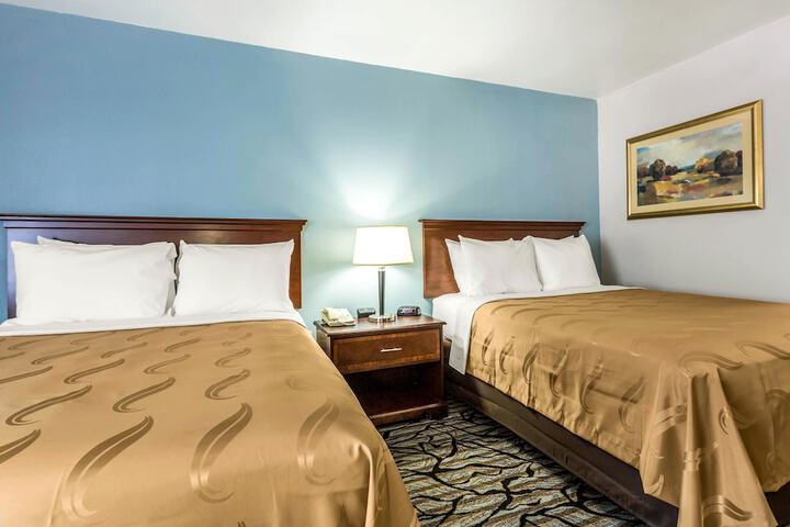 2 Queen Beds (6 of 9)