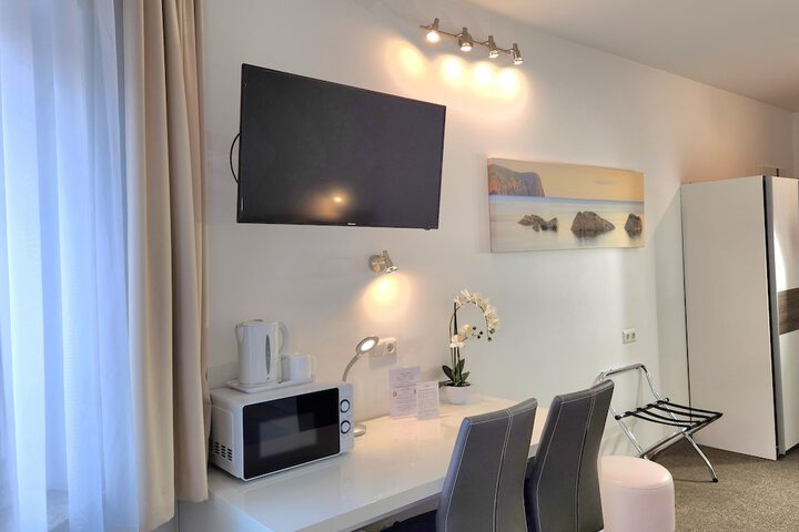 Room 14 of 32