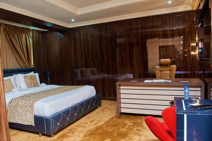 Room 8 of 15