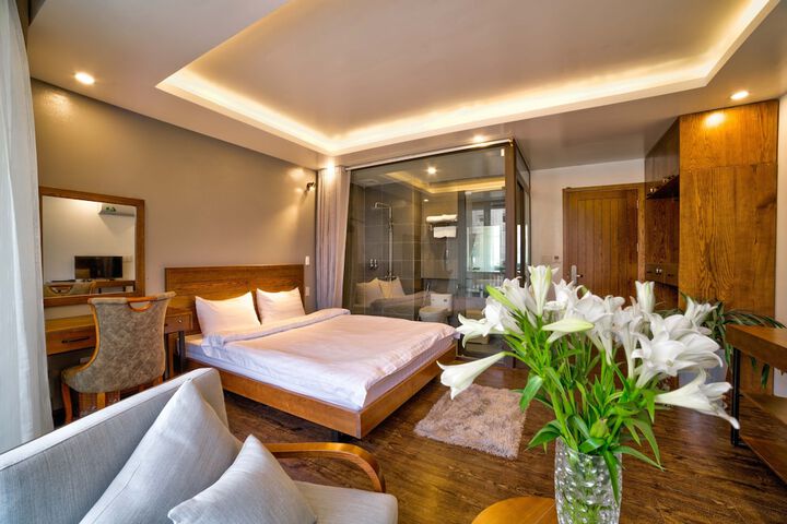 Room 7 of 32