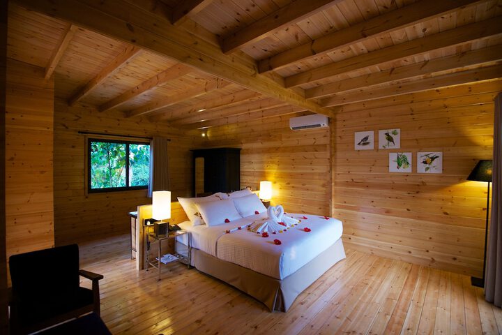 Room 8 of 80