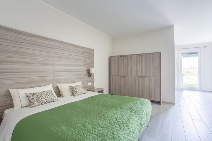Room 6 of 70