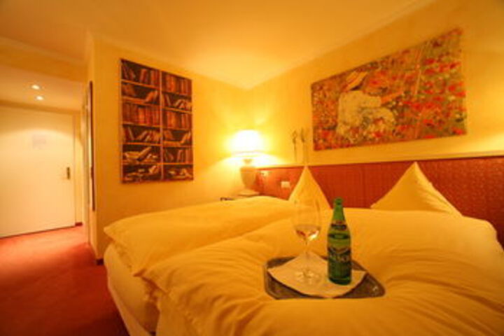 Room 52 of 106