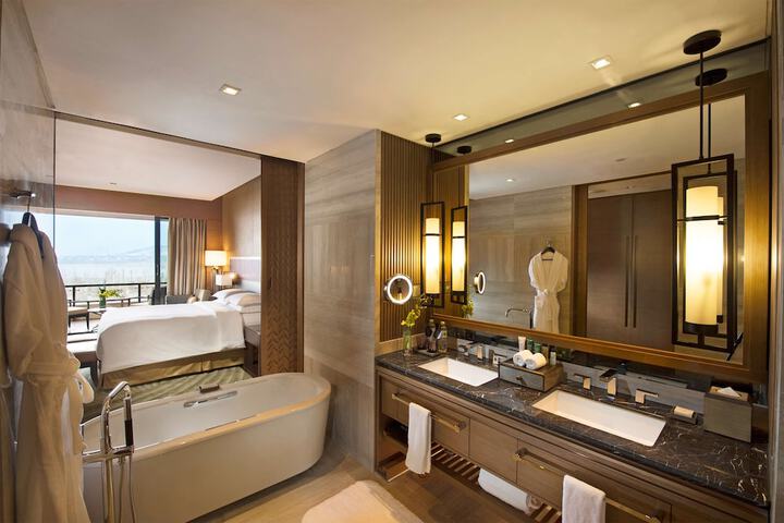 Room 32 of 90
