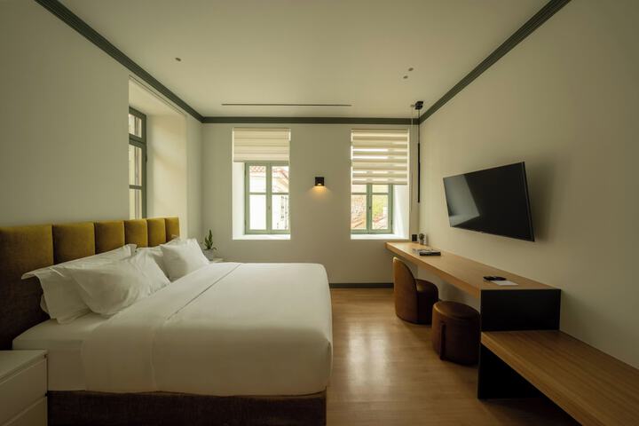 Room 7 of 120