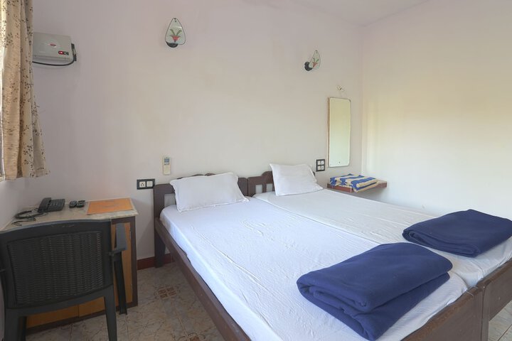 Room 10 of 38