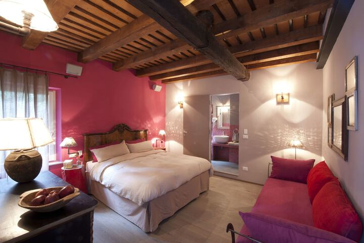Room 4 of 41