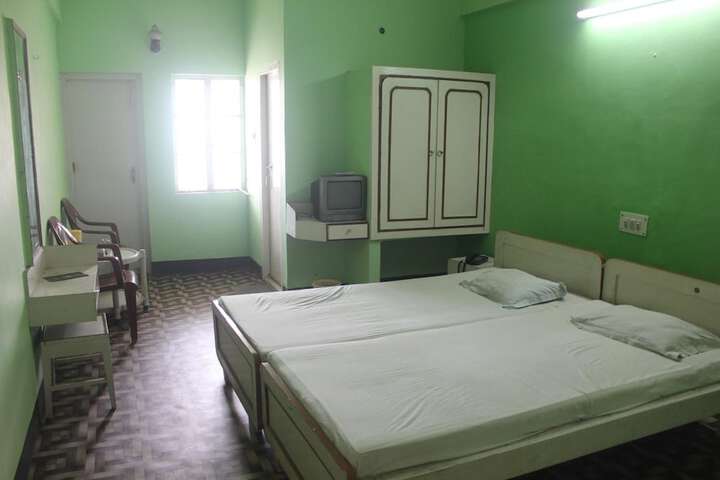 Room 10 of 65