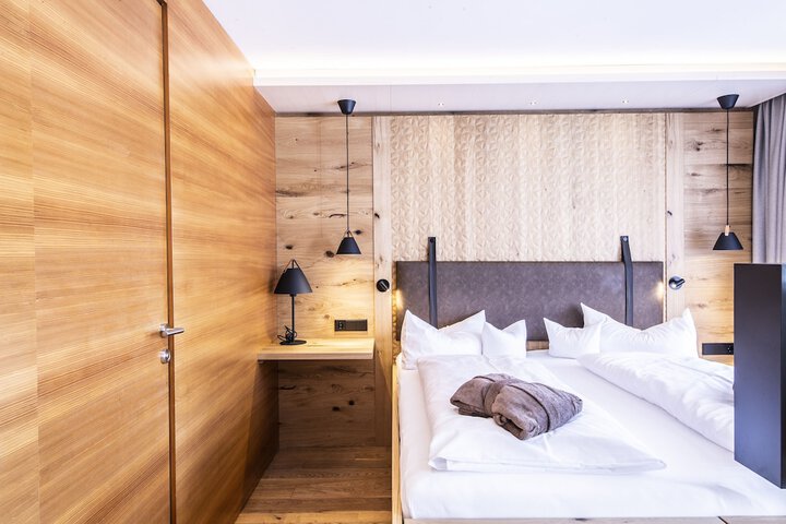 Room 3 of 78