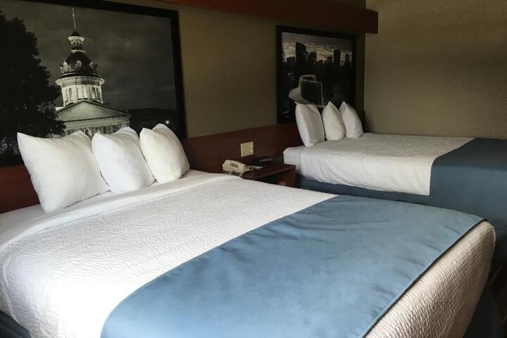 1 Queen Bed (9 of 16)