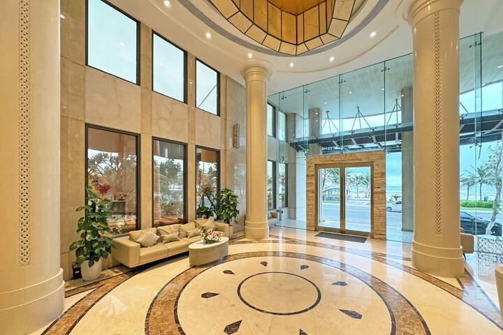 Entrance & Lobby