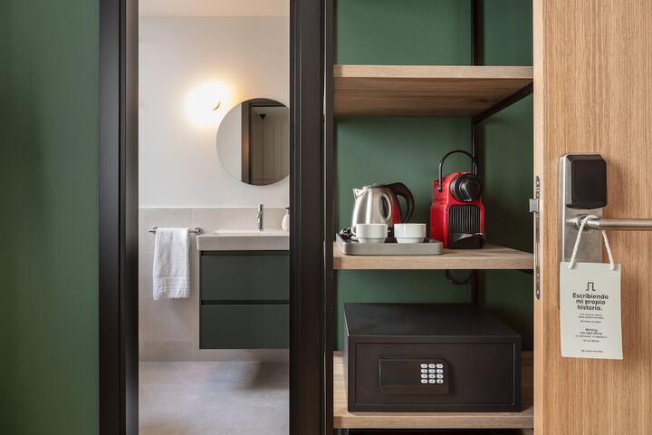 Room 33 of 43
