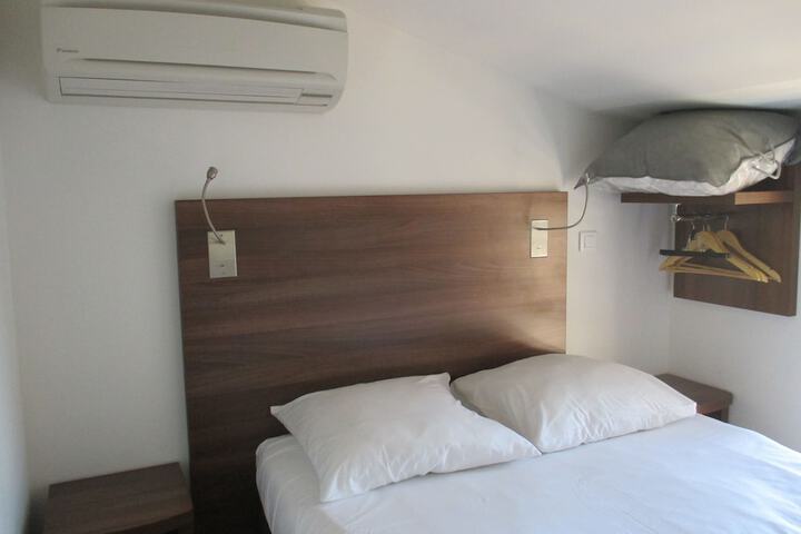 Room 12 of 62