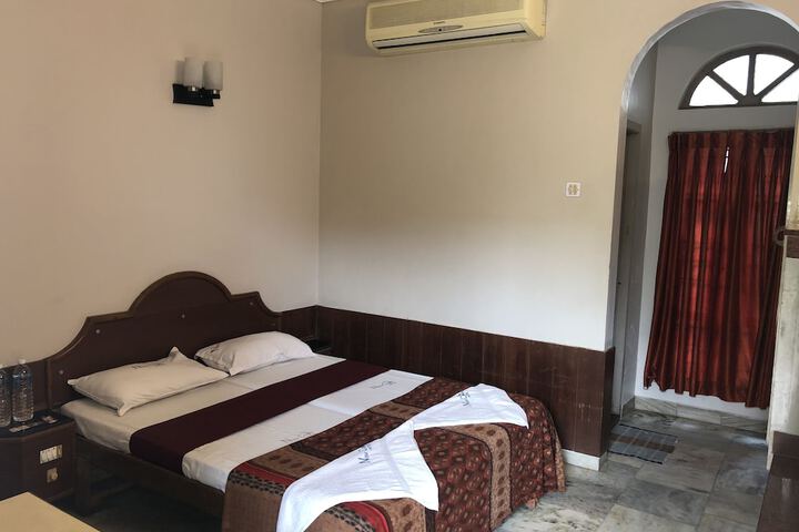Room 10 of 33