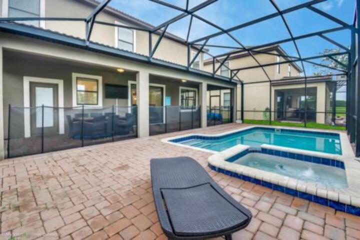 Celebrity Elegant Place in Davenport, FL