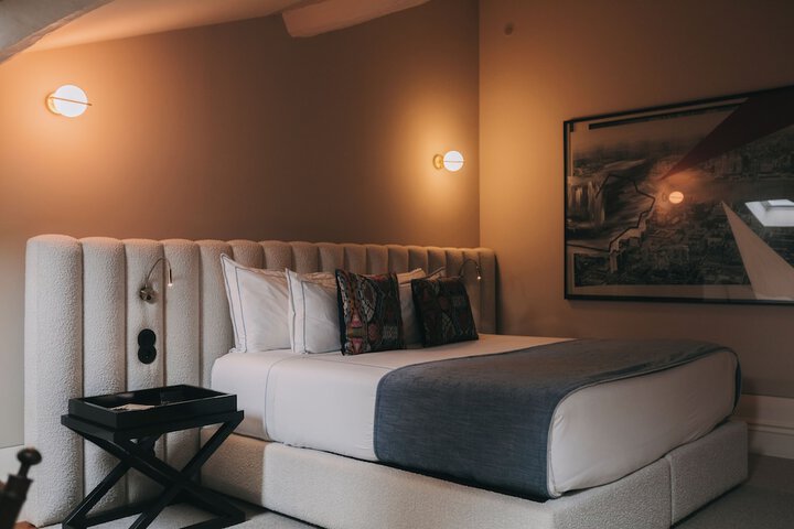 Room 33 of 147