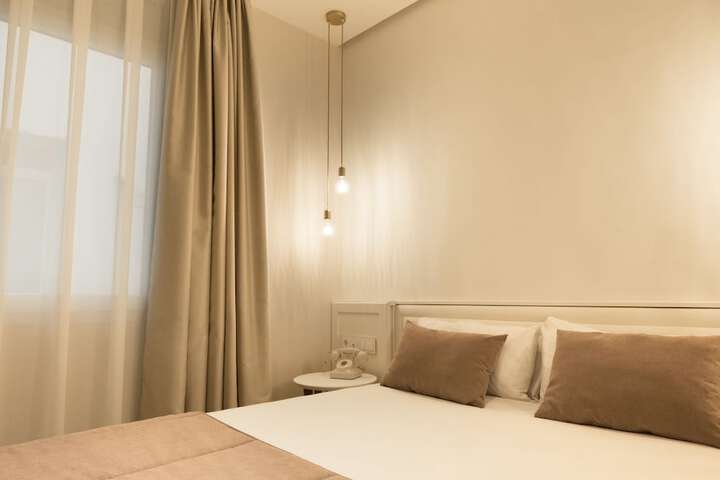 Room 32 of 80