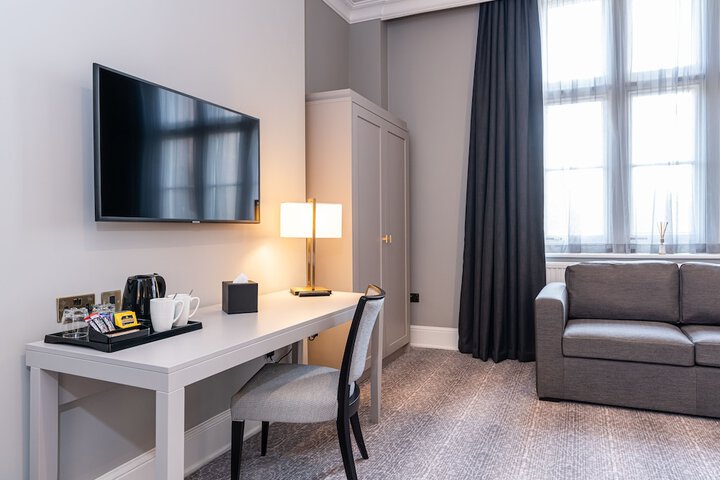 Room 4 of 51