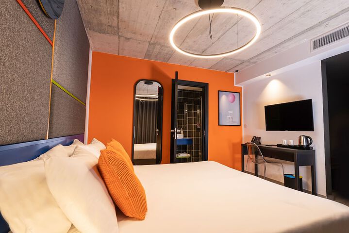 Room 15 of 62