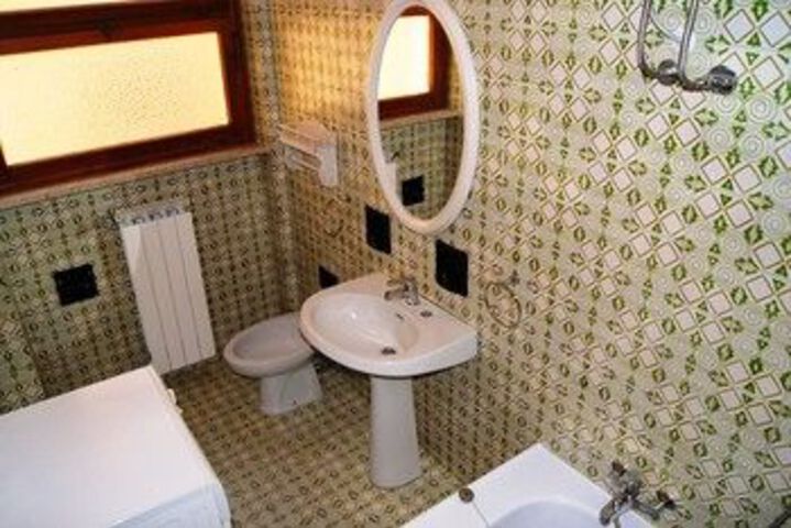 Room 10 of 97