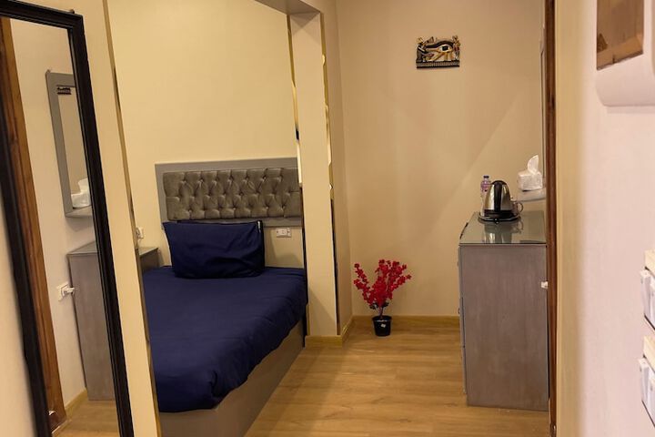 Room 21 of 196