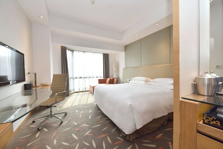 Room 10 of 85