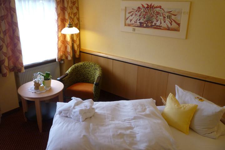 Room 10 of 106