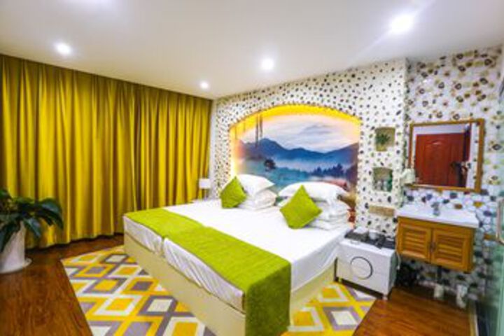 Room 11 of 23