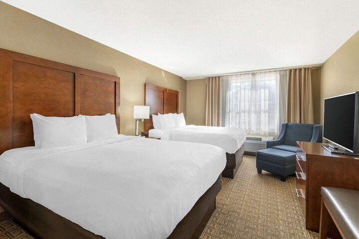 2 Queen Beds Accessible (2 of 11)