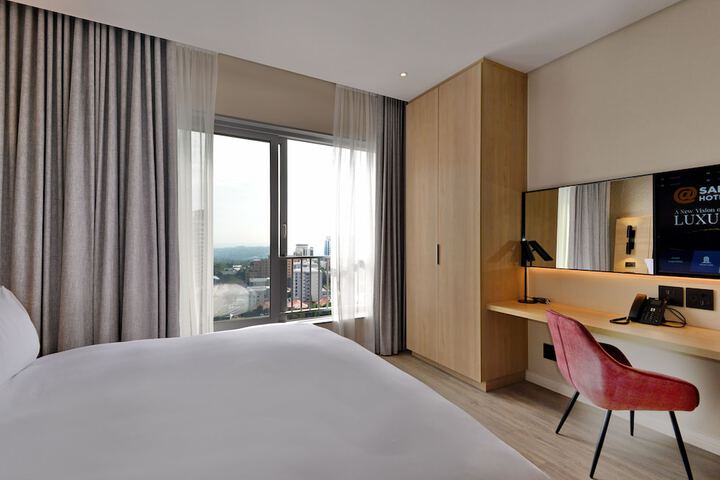 Room 27 of 87