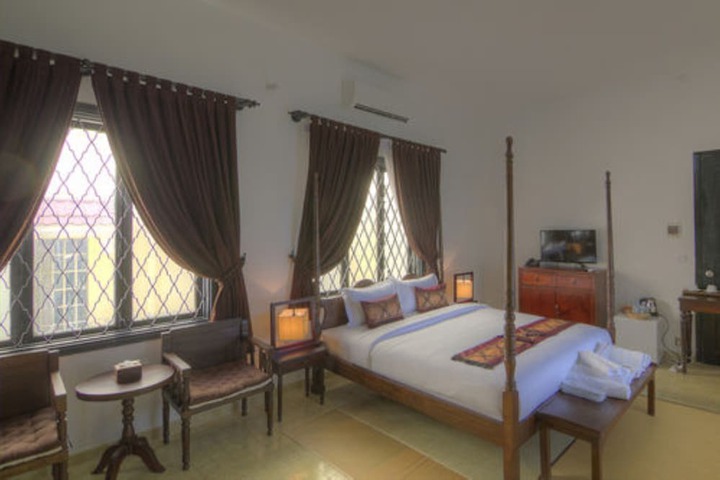 Room 13 of 38