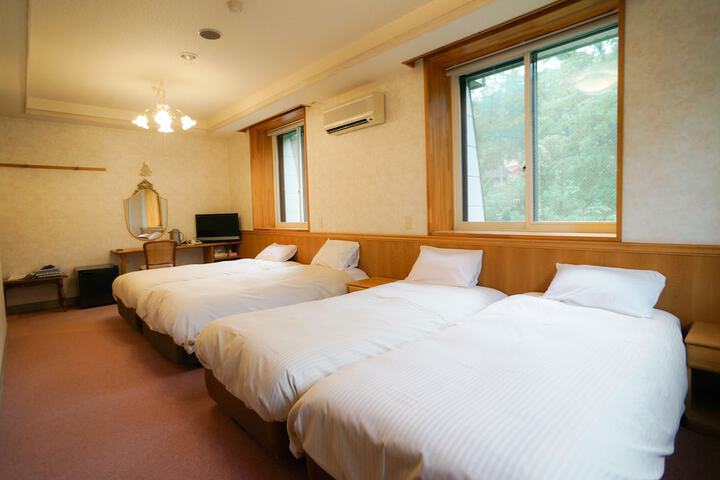 Room 14 of 66