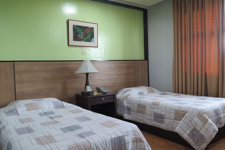 Room 16 of 28