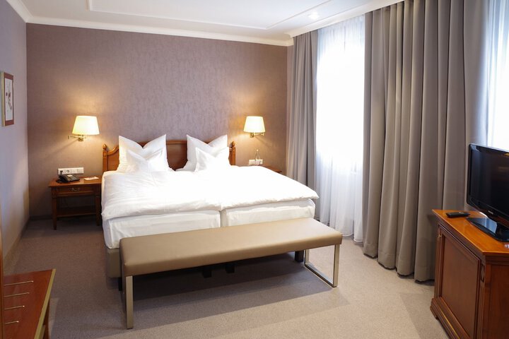 Room 6 of 19