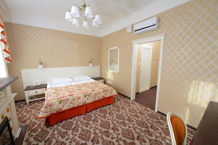 Room 17 of 74