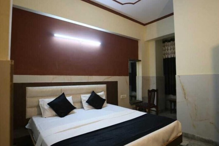Room 16 of 35