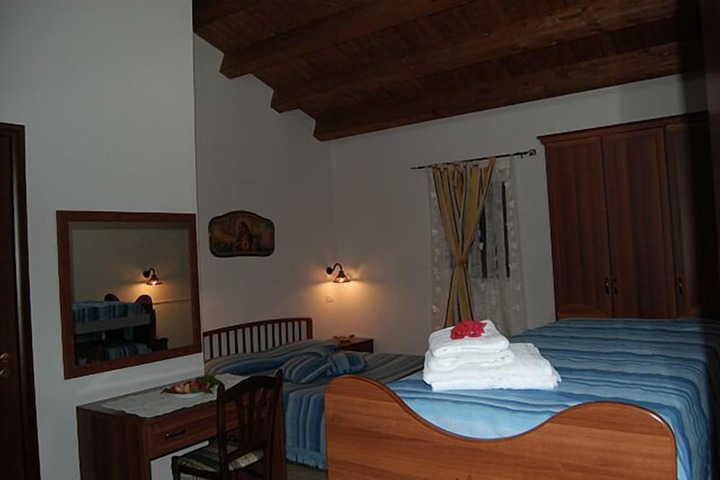 Room 10 of 13
