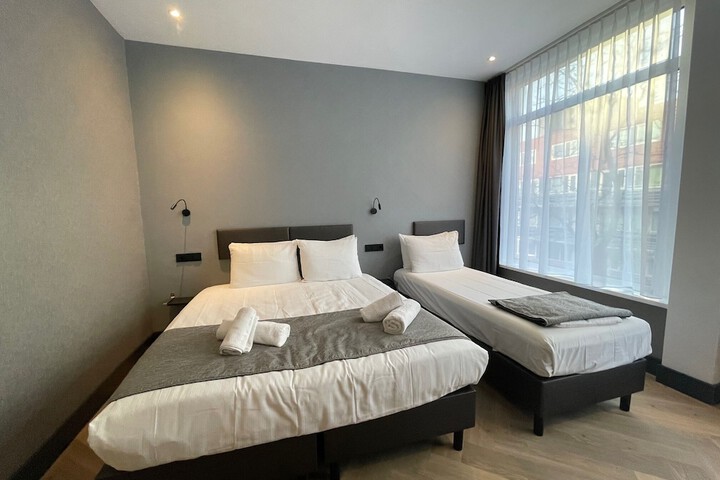 Room 32 of 52