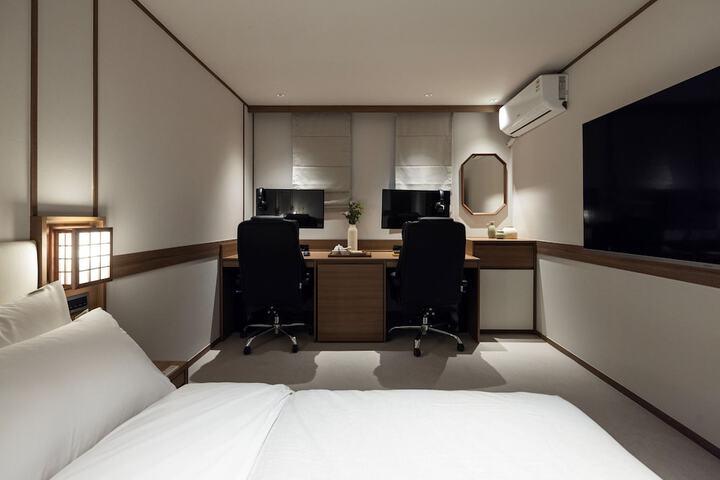 Room 4 of 51