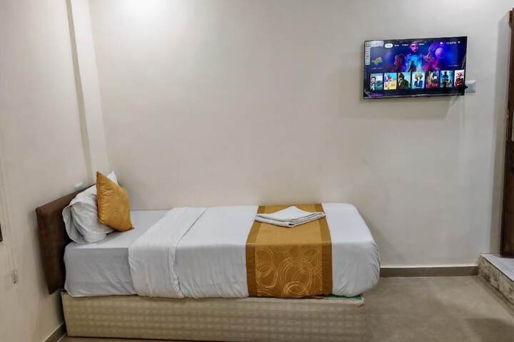 Room 16 of 35