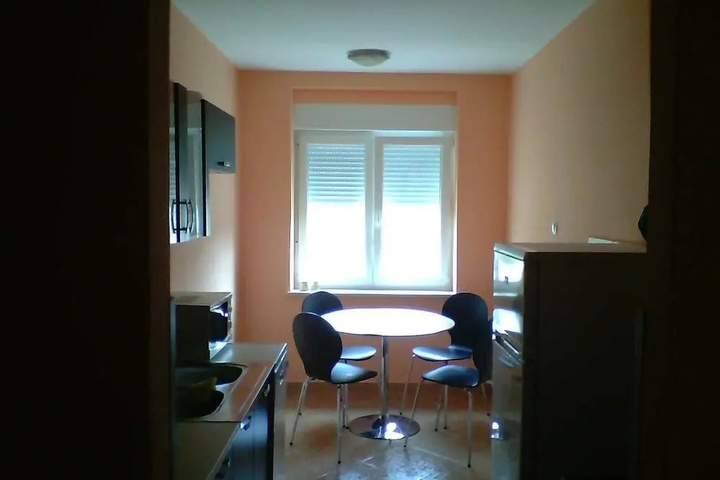 Room 6 of 7
