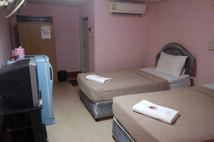 Room 2 of 5