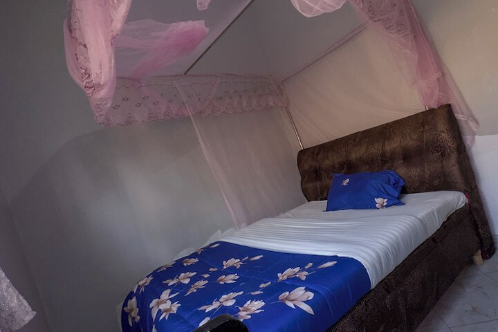 Room 15 of 28