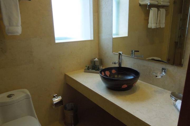 Room 32 of 41