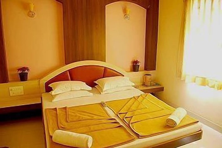 Room 4 of 8