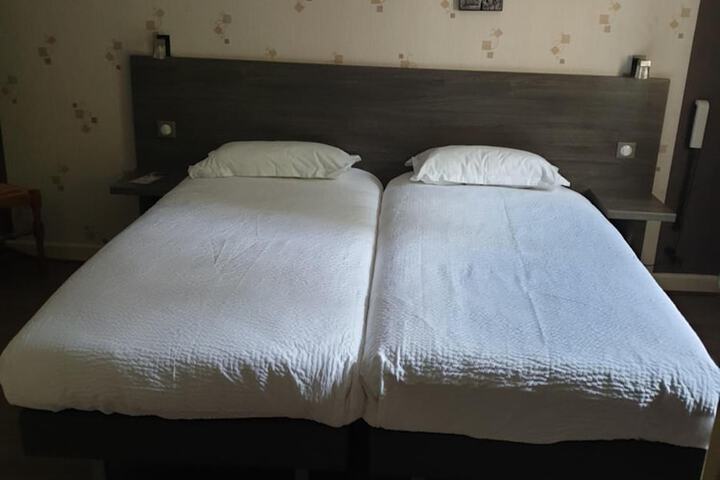 Room 10 of 64