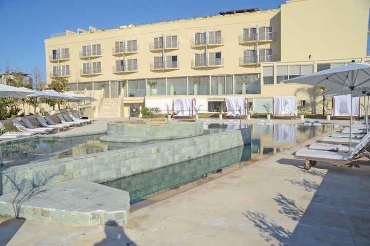 Pool 44 of 70