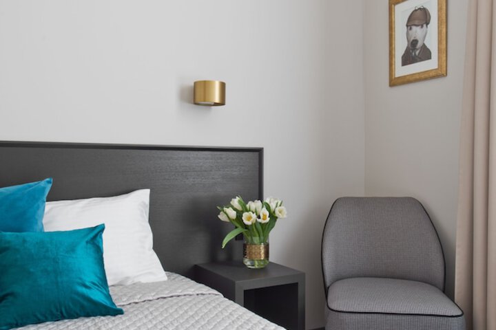 Room 9 of 20