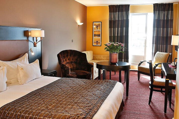 Room 10 of 37