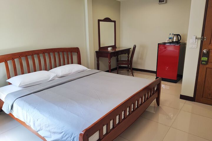 Room 8 of 14